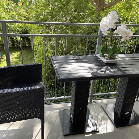 Attraktive Wohnung Mit Balkon Zum Gruenen Hinterhof シュヴェリーン エクステリア 写真