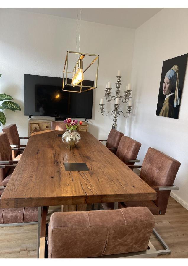 Attraktive Wohnung Mit Balkon Zum Gruenen Hinterhof シュヴェリーン エクステリア 写真
