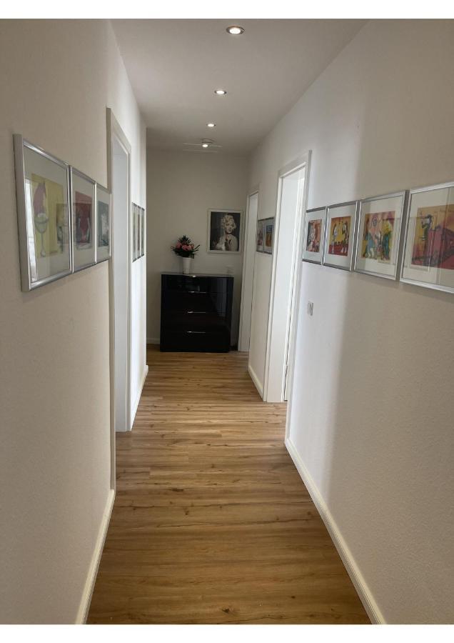 Attraktive Wohnung Mit Balkon Zum Gruenen Hinterhof シュヴェリーン エクステリア 写真