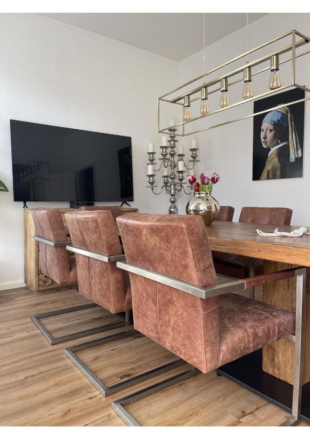 Attraktive Wohnung Mit Balkon Zum Gruenen Hinterhof シュヴェリーン エクステリア 写真