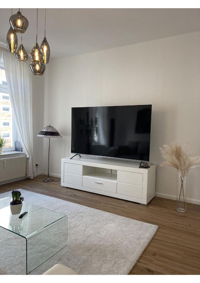 Attraktive Wohnung Mit Balkon Zum Gruenen Hinterhof シュヴェリーン エクステリア 写真